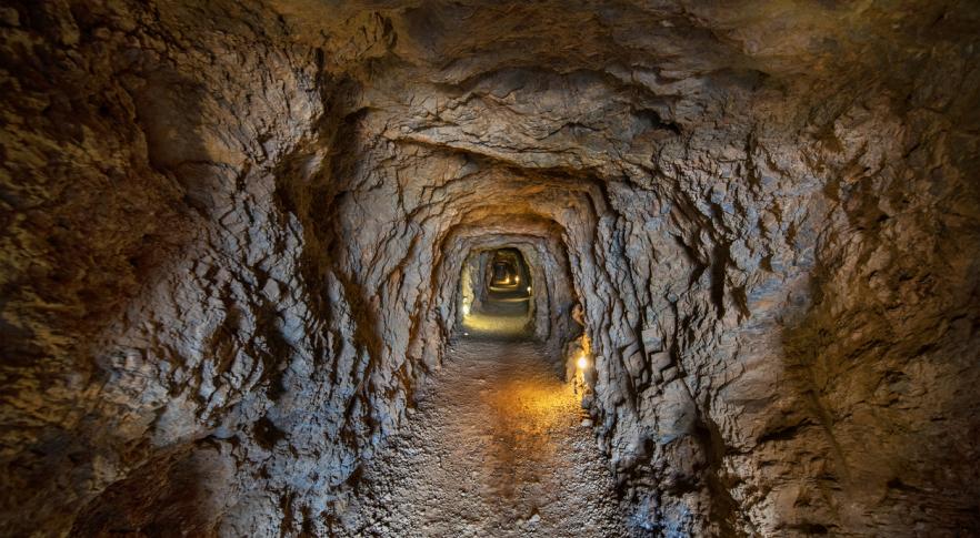Hallan en Francia una increíble red de túneles de la Edad Media